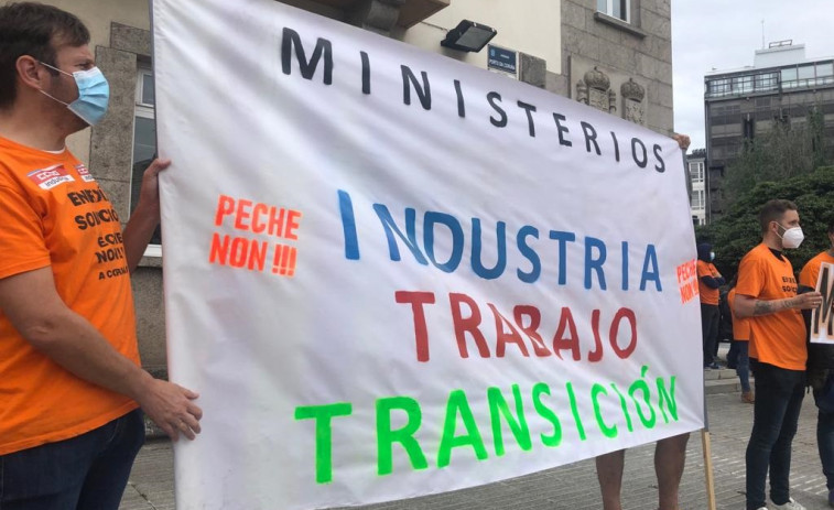 Nueva protesta de los trabajadores de la antigua Alcoa en A Coruña para reclamar una salida industrial