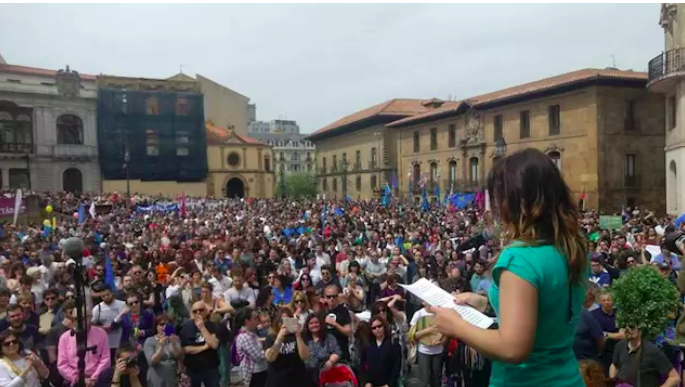 Una pasada manifestaciu00f3n por la oficialidu00e1 del Asturianu en una imagen de EP