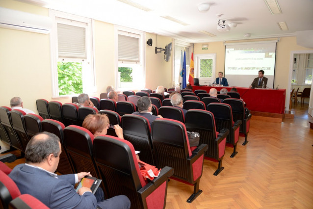 Representantes de empresas del metal durante la reunión de la junta directiva