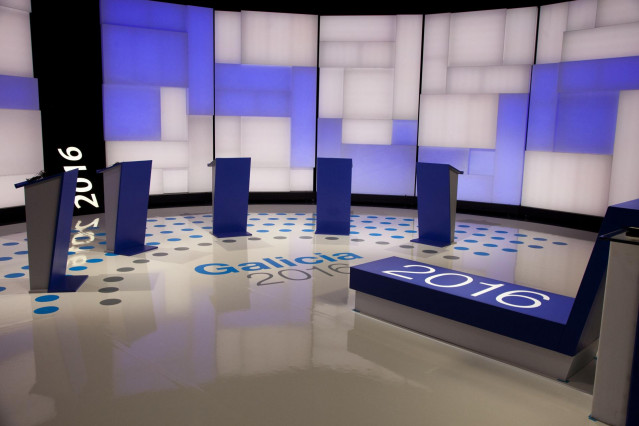 Plató de la Corporación de Radio Televisión de Galicia (CRTVG) preparado para un debate a seis en las elecciones autonómicas gallegas para el 5 de abril