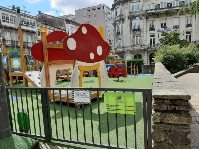 Parque infantil cerrado en Santiago de Compostela