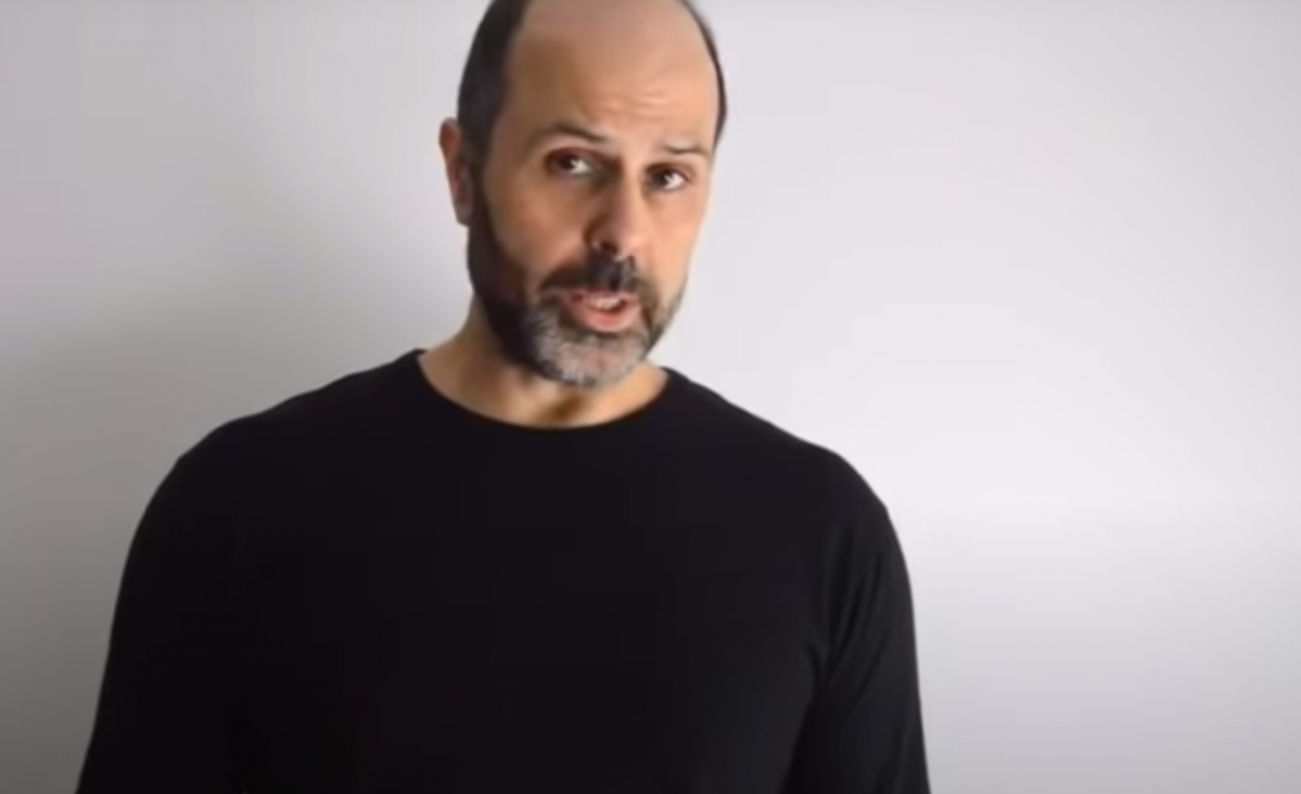 El profesor demandante en un vu00eddeo de hablemos espau00f1ol