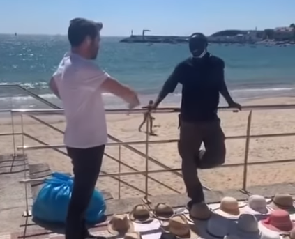 ​(VÍDEO) Javier Negre en Galicia durante el estado de alarma: interroga a un mantero en Nigrán y denuncia una 