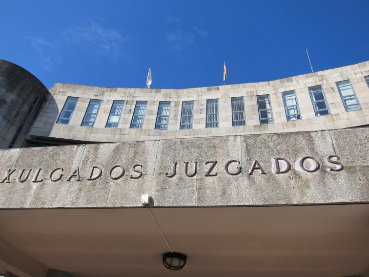 Una familia de Ribeira en cuarentena por coronavirus por orden del juez