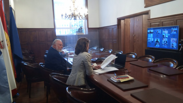 El presidente de la Autoridad Portuaria de Vigo, Enrique López Veiga, durante la rueda de prensa
