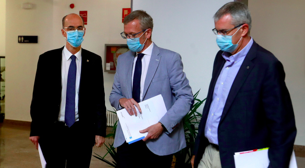 Almuíña y Rueda llegando a la rueda de prensa hoy en San Caetano