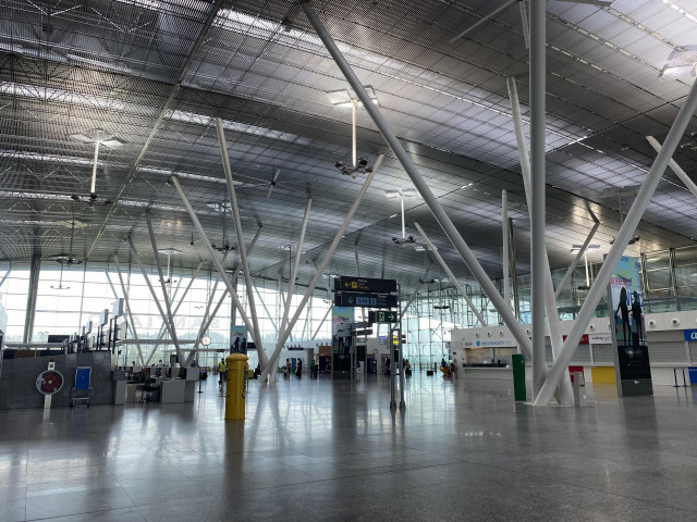 El Aeropuerto Rosalía de Castro de Santiago recibe los primeros vuelos internacionales.