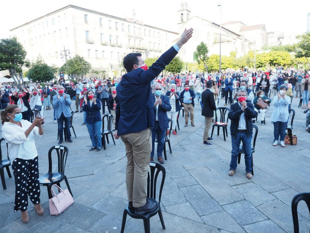 El candidato del PSdeG a la Presdiencia de la Xunta, Gonzalo Caballero, en un acto en Pontevedra