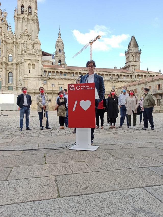 El ministro de Sanidad, Salvador Illa, visita Sanitiago en apoyo a la candidatura de Gonzalo Caballero a la Xunta