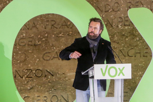 El portavoz de Vox en el Congreso de los Diputados, Iván Espinosa de los Monteros interviene en un mitin del partido de Vox, en la Plaza de Colón, en Madrid (España), a 8 de noviembre de 2019.