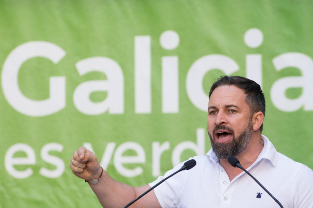 El presidente de Vox, Santiago Abascal, participa en un mitin del partido, en la Plaza Ángel Fernández Gómez de Lugo,