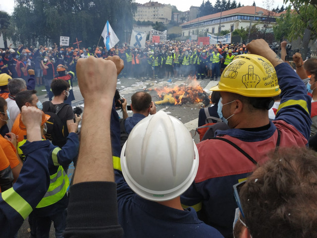 Protesta de trabajadores de Alcoa ante la Xunta