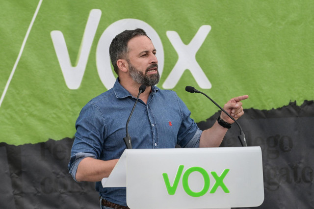 El presidente de Vox, Santiago Abascal, durante el acto electoral de Vox en A Coruña