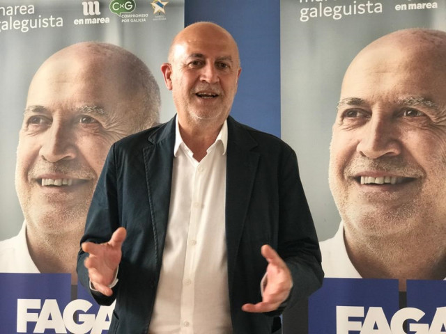 El candidato de Marea Galeguista, Pancho Casal, posa para una entrevista con Europa Press