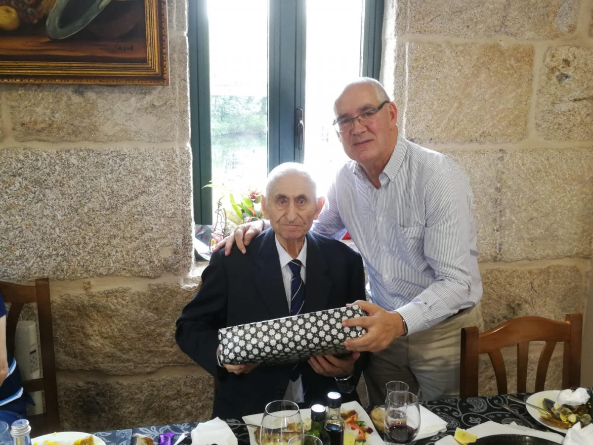 El exalcalde a Lama Manuel Rial González en un homenaje en el Ayuntamiento