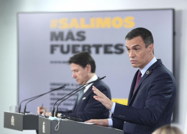 El presidente del Gobierno, Pedro Sánchez, interviene durante la rueda de prensa convocada con los medios tras una reunión de trabajo con el primer ministro de la República Italiana, Giuseppe Conte, a 8 de julio de 2020.