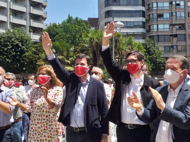 Acto electoral del PSdeG en Vigo, con el candidato a la presidencia de la Xunta,  Gonzalo Caballero;  el ministro de Sanidad, Salvador Illa;  el alcalde de la ciudad, Abel Caballero, y la presidente de la Diputación de Pontevedra, Carmela Silva.