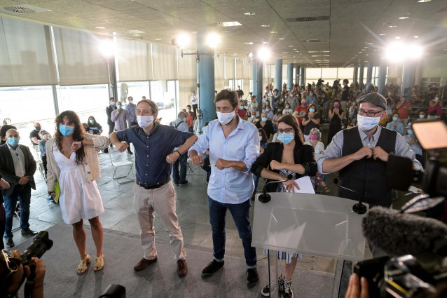 Mitin de Galicia en Común con Pablo Iglesias en A Coruña arropando a Antón Gómez-Reino, Martiño Noriega, Luca Chao e Inés Cebreiro