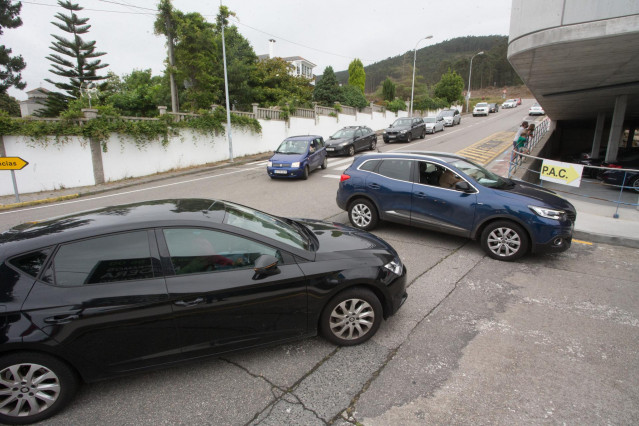 Pruebas de COVID-19 desde el coche en las inmediaciones de Burela, Lugo, Galicia (España), a 6 de julio de 2020. Burela es uno de los municipios de la comarca de A Mariña, donde ya son 119 los casos activos del brote de COVID-19 detectado desde el pasado