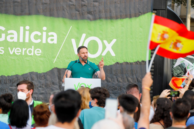 El presidente de Vox, Santiago Abascal, durante un acto electoral de Vox en Vigo (Pontevedra), a 8 de julio de 2020