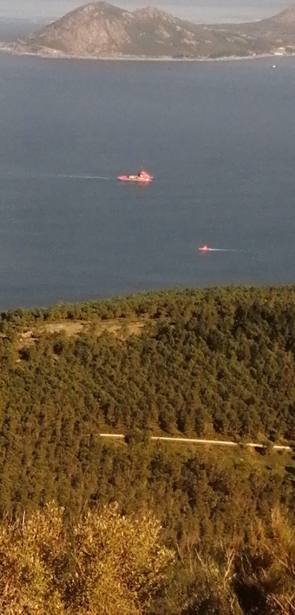 Búsqueda de dos desaparecidos tras volcar un kayak en Porto do Son.