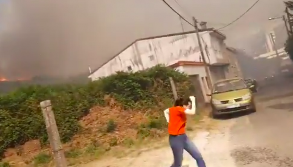 Incendio de Santiago en una imagen de autor desconcido por ahora y difundida por @Incendiosgalic1