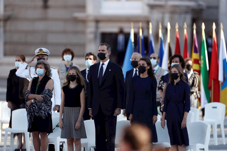 Sanitarios y familiares de las víctimas protagonizan el homenaje de Estado a los fallecidos por el coronavirus