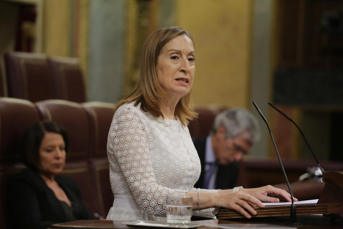 La diputada del Partido Popular Ana Pastor interviene en el Congreso de los Diputados durante la sesión plenaria en la que se debate el Decreto Ley 21/2020, o decreto de la ‘nueva normalidad’, qu