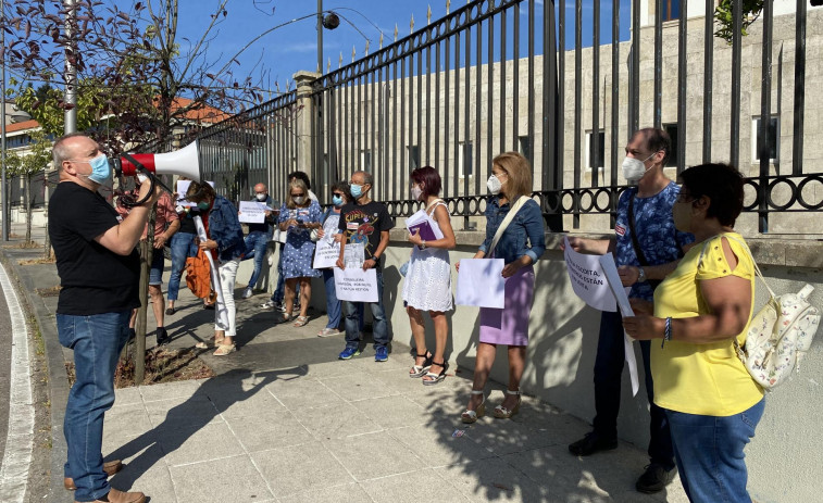 Trabajadores de residencias vuelven a reclamar la dimisión de la conselleira de Política Social por la gestión de la crisis