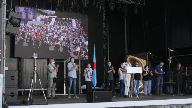 La portavoz nacional del BNG, Ana Pontón, interviene en la Praza da Quintana de Santiago frente a un millar de personas para celebrar el 25 de julio, Día Nacional de Galicia.