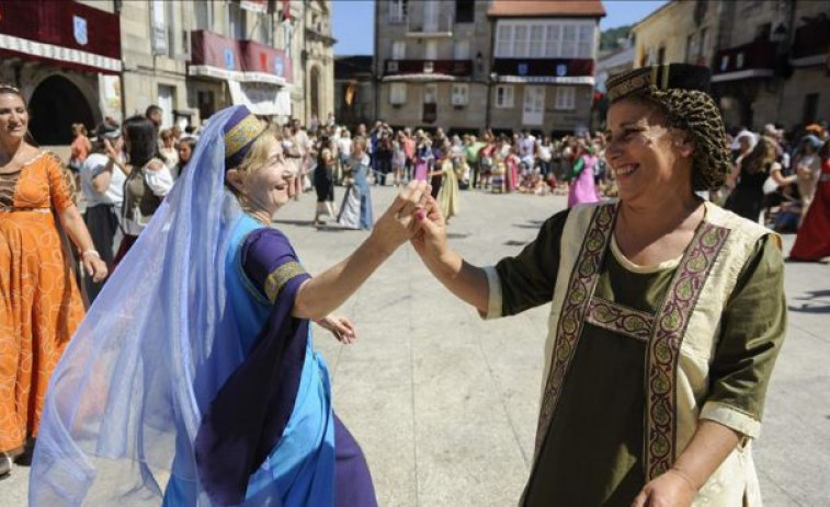 Ribadavia, Ourense, retrocede al Medievo con trajes de época y moneda maravedí