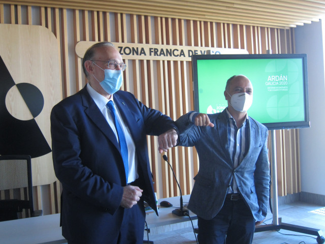 El delegado del Estado en la Zona Franca de Vigo, David Regades, y el rector de la Universidade de Vigo (UVigo), Manuel Reigosa