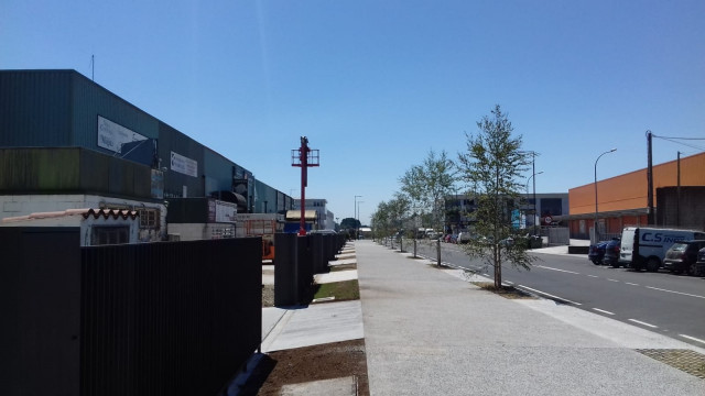 Trabajos de retirada de apoyos de líneas de media tensión e integración paisajística en Santiago