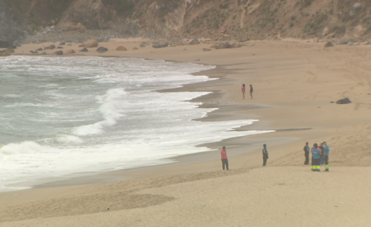 Un ahogado en la Praia de Covas en Ferrol pese a ser rescatado y otro bañista logró salvarse