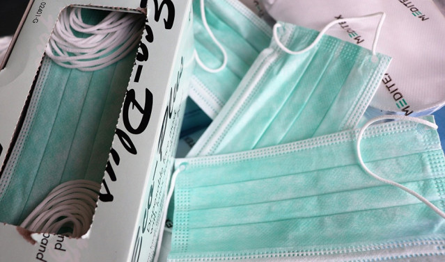 La Consejería de Salud y Familias invierte otros 765.000 euros en mascarillas, batas y EPI