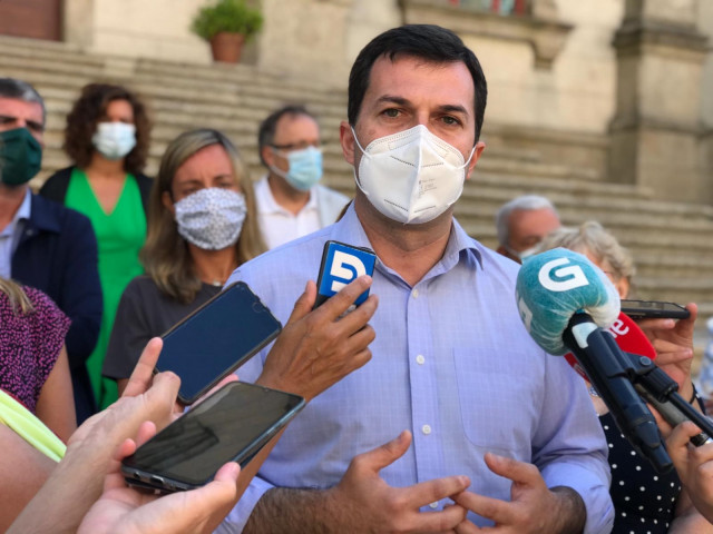 Gonzalo Caballero, secretario xeral del PSdeG, en declaraciones a los medios este martes antes del inicio de la legislatura