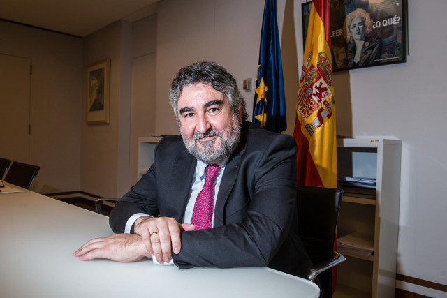 El ministro de Cultura y Deporte, José Manuel Rodríguez Uribes, posa tras una entrevista con Europa Press en la sede del Ministerio, en Madrid (España) a 4 de agosto de 2020.