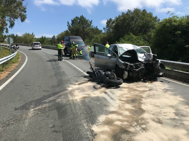 Estado en el que quedaron los vehículos implicados en un accidente con un fallecido en Dumbría (A Coruña)