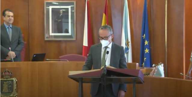 El abogado Pablo Estévez durante su toma posesión como concejal de la corporación municipal de Vigo