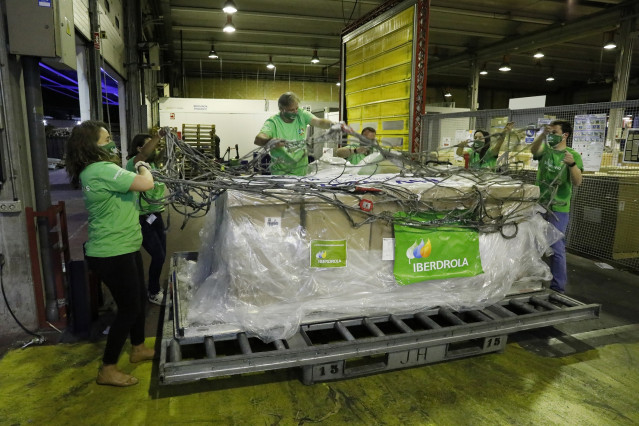 Llegan a Galicia 20 respiradores donados por Iberdrola para reforzar la capacidad frente a la COVID-19.