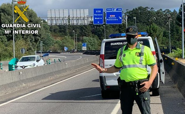Control de tráfico de la Guardia Civil en la A-52, en O Porriño (Pontevedra).