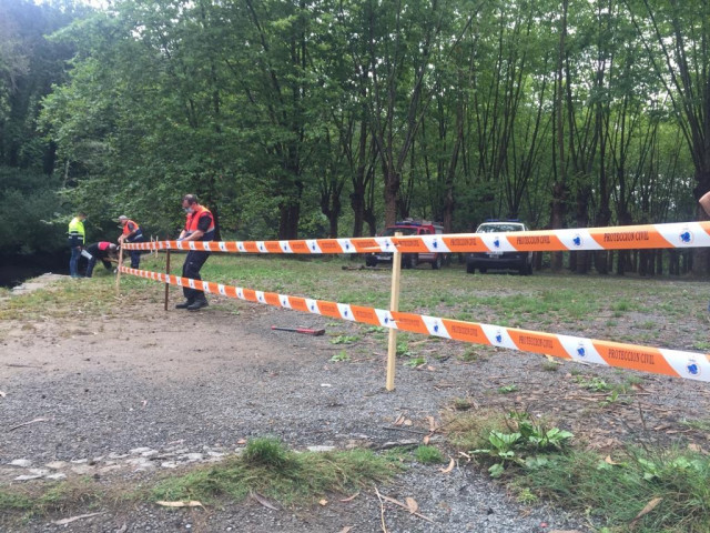 Cierre de los accesos al campo de Os Caneiros, en Betanzos (A Coruña)