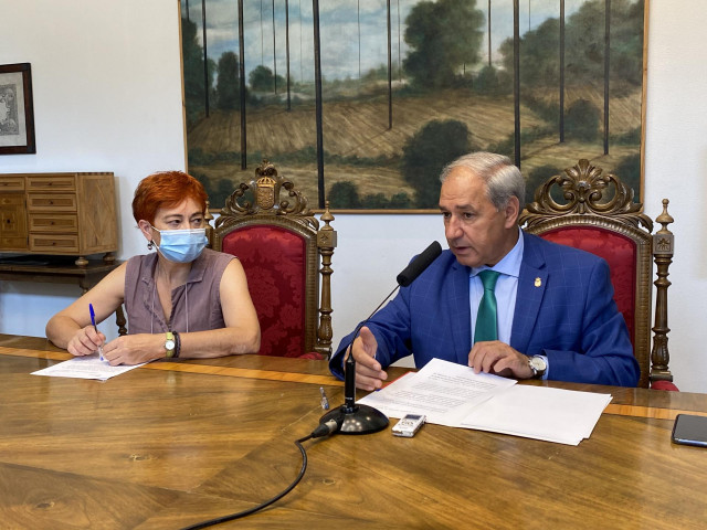 Rueda de prensa del presidente de la Diputación de Lugo, José Tomé, en la rueda de prensa