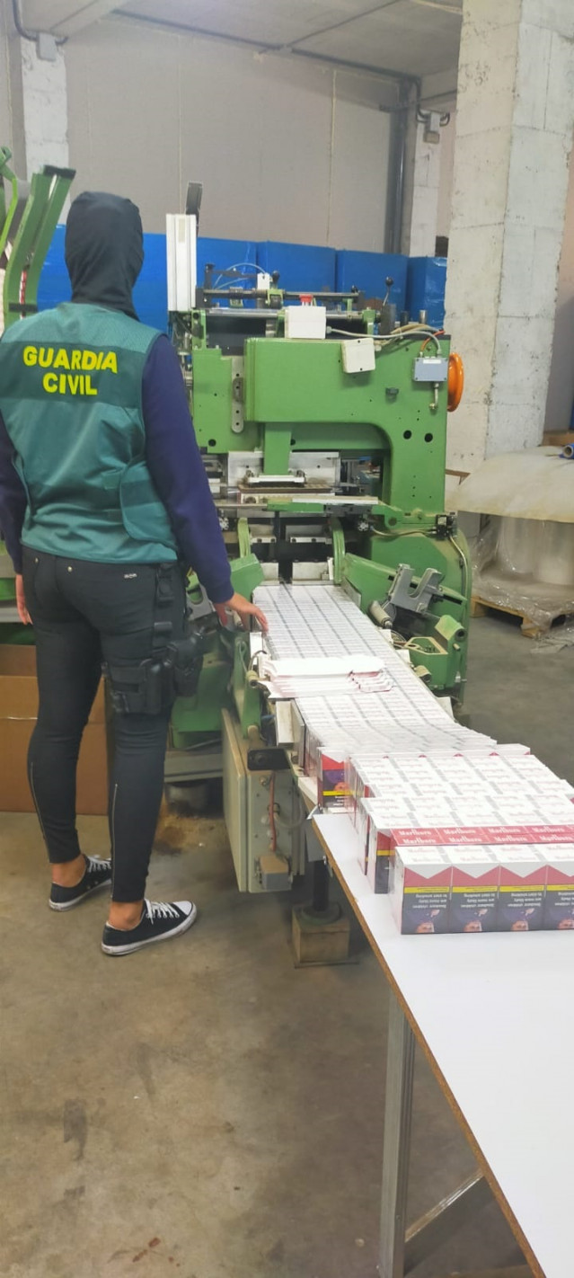 Imagen de una de las instalaciones de producción ilegal de tabaco del grupo organizado desarticulado en la operación 'Straperlo'