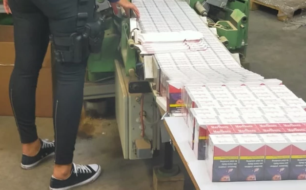 Registradas varias naves en Ourense y Pontevedra en un golpe contra el contrabando de tabaco, con 150 toneladas aprehendidas