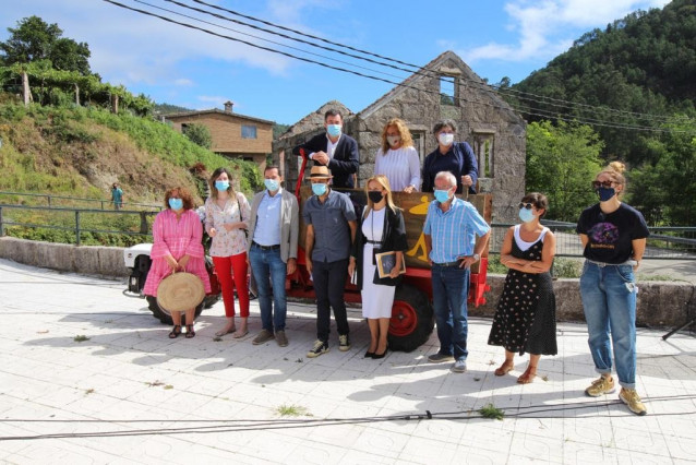 El conselleiro Román Rodríguez, la presidenta de la Diputación, Carmela Silva, la alcaldesa de O Porriño, Eva García y organizadores del Festival de Cans, en la presentación de la XVII edición del certamen.