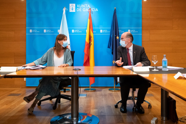 Los conselleiros de Educación y Sanidade, Carmen Pomar y Jesús Vázquez Almuiña, respectivamente