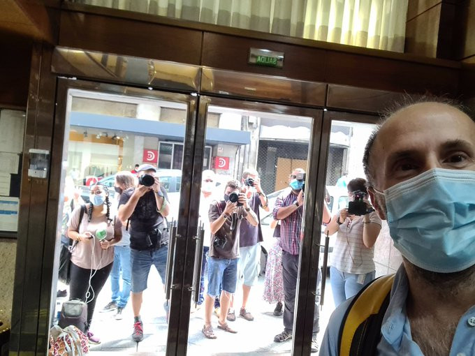 Jácome se burla de la prensa en plena tormenta política y mientras parte de su propio partido parece darle la espalda