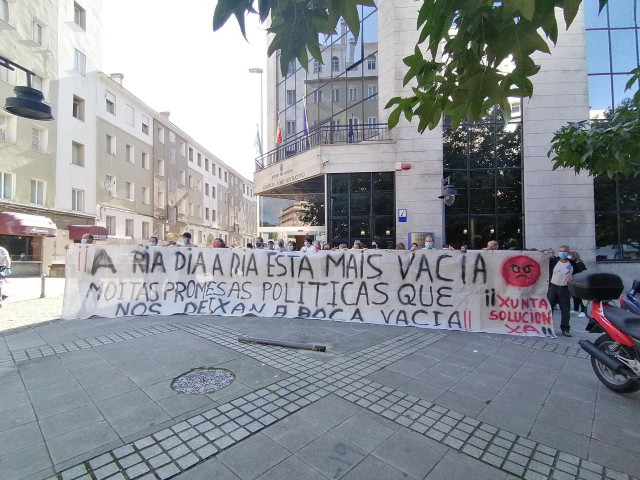 Concentración de mariscadores en Ferrol.
