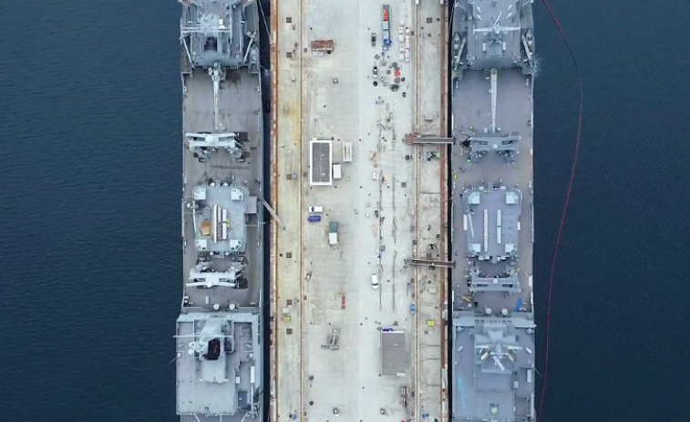 (Vídeo aéreo) Buque de guerra construido en Navantia Ferrol parte hacia Australia para acabarse allí